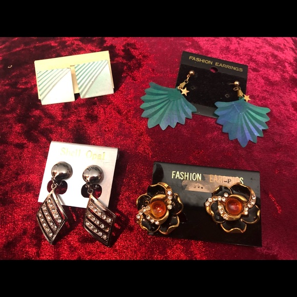 4 Different style earrings - Picture 1 of 6